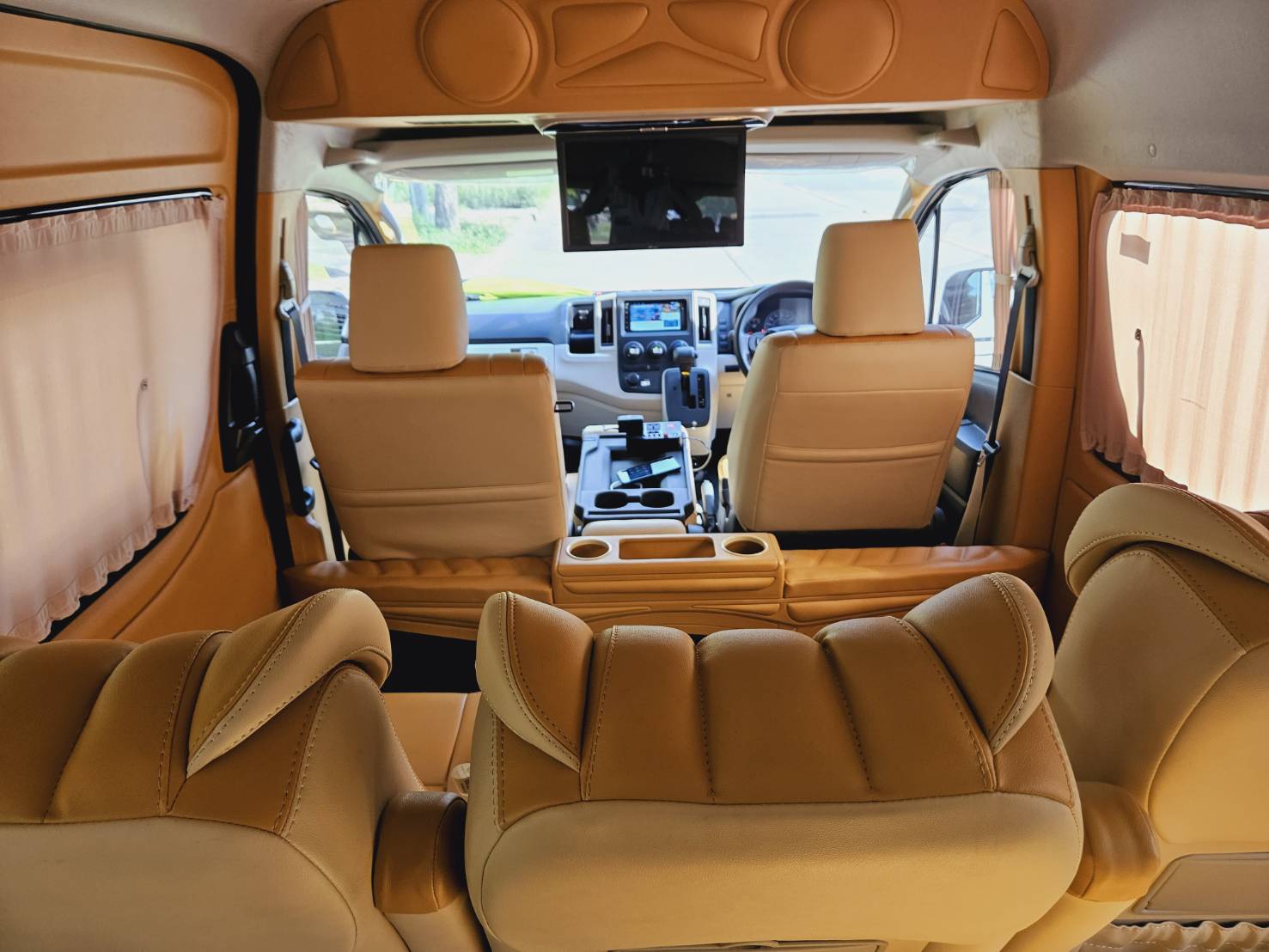 VAN RENTAL WITH DRIVER IN BANGKOK